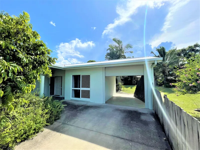 3 BEDROOM HOME WITH AMPLE YARD SPACE, IN THE HEART OF TRINITY BEACH