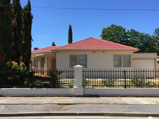 A DELIGHTFUL HOME BETWEEN CITY AND BEACH!