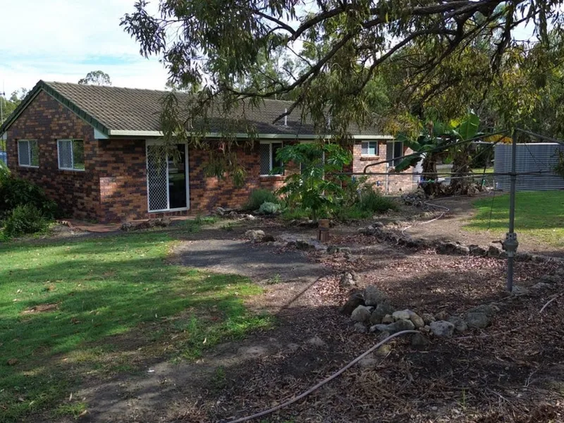 RURAL 3 BEDROOM BRICK HOME