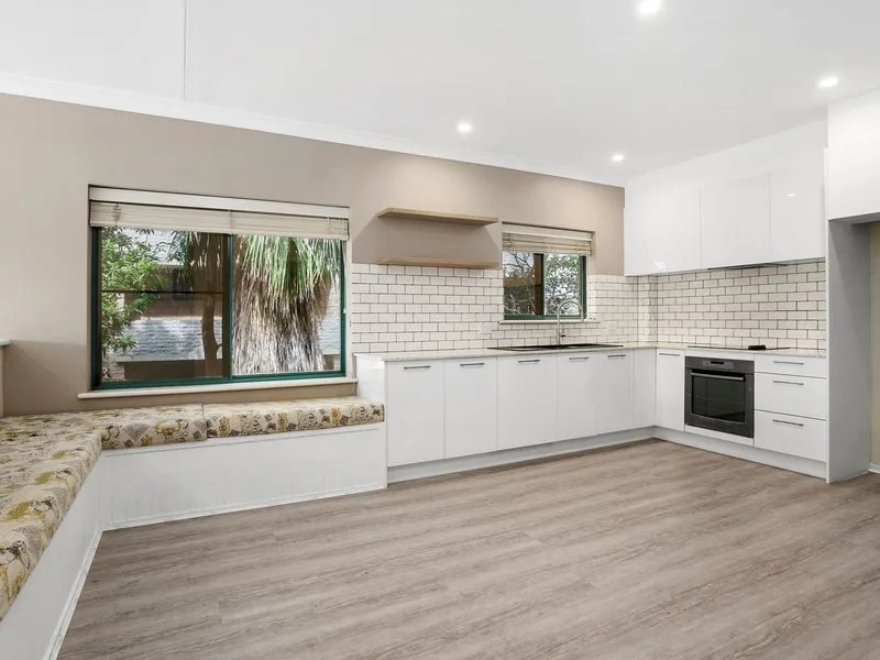 Stylish Penthouse Apartment in a Prime Beachside Location  