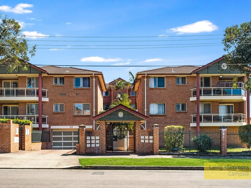 3 Bedrooms, LARGE Modern Unit With Garage