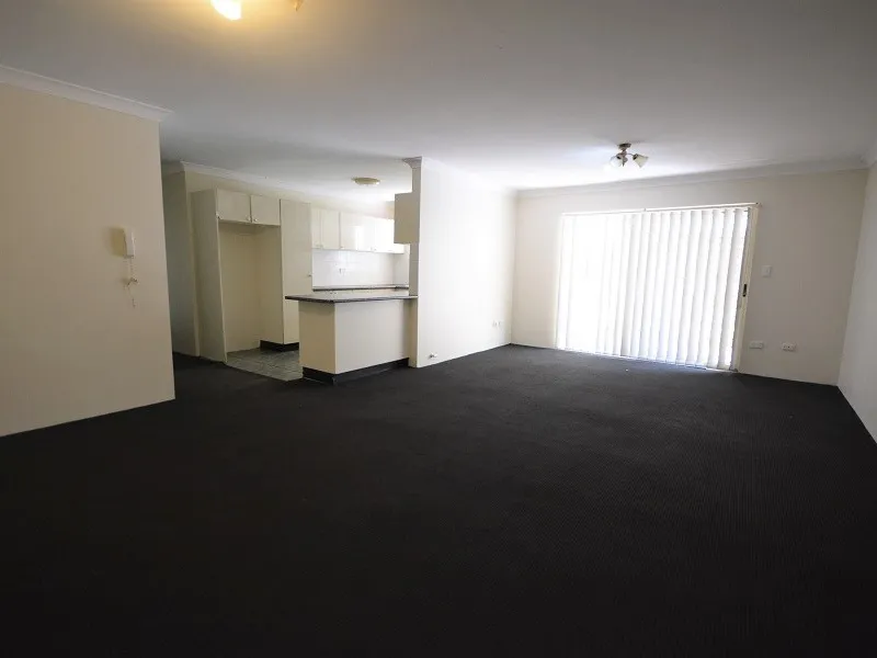 MASSIVE 3 BEDROOM APARTMENT IN FANTASTIC LOCATION!!!