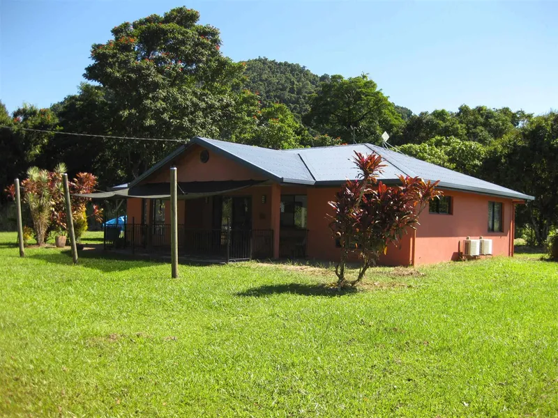 Lifestyle acreage with home & shed, suit cattle, horses