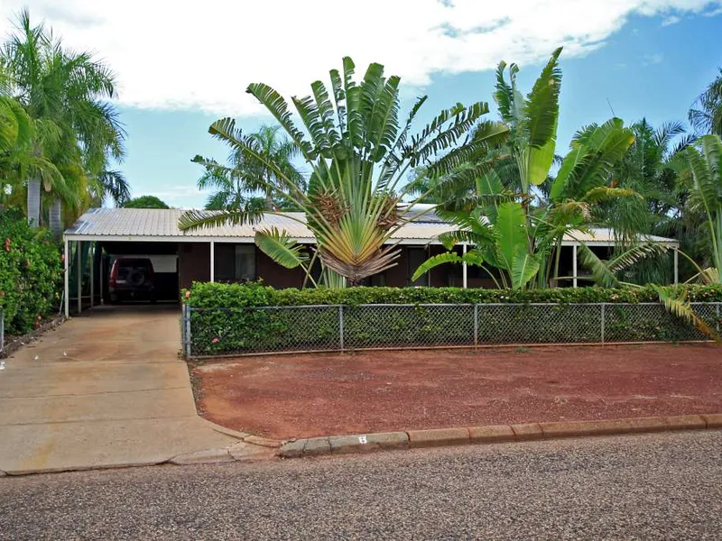 DELIGHTFUL FAMILY HOME WITH A POOL