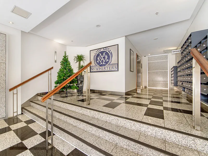 Rare warehouse HIGH CEILINGS style 3 bedroom luxury apartment in Iconic McWhirters Building