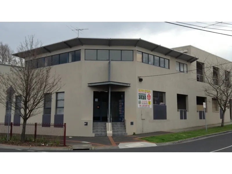 2 Bedtoom Apartment in the heart of Mckinnon 