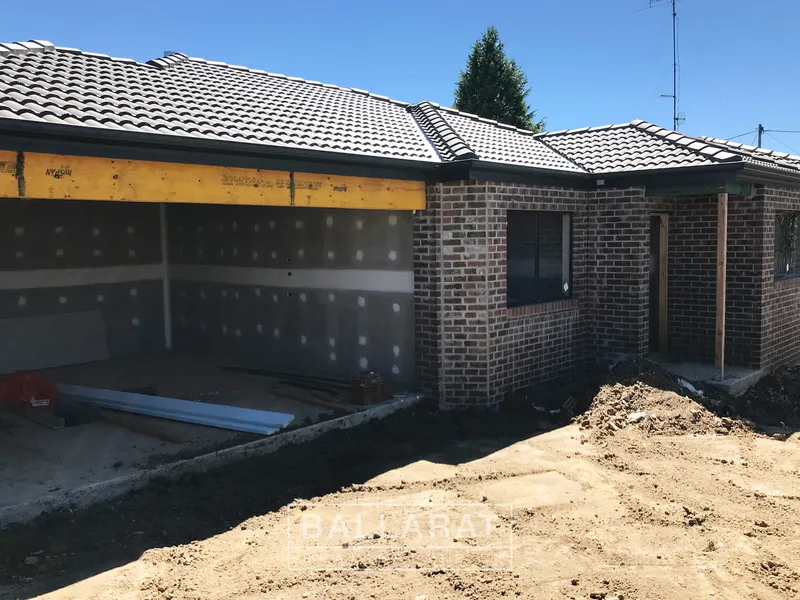 NEW LARGE QUALITY 3 BEDROOM TOWNHOUSE 