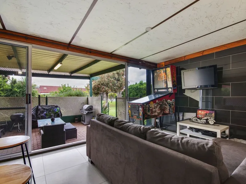 PERFECT FOR THE TRADIE SEEKING STORAGE SPACE