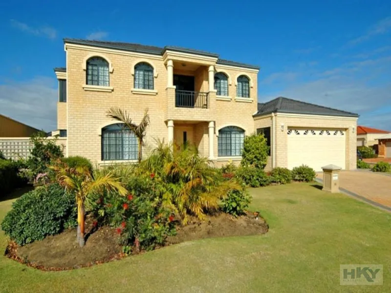 LARGE SPACIOUS FAMILY HOME !