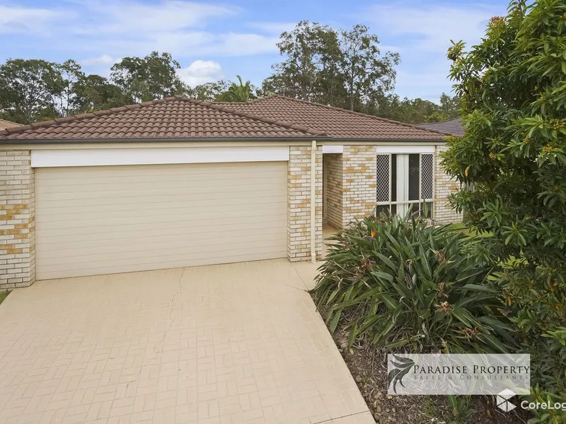 MODERN FAMILY HOME IN STRETTON CATCHMENT
