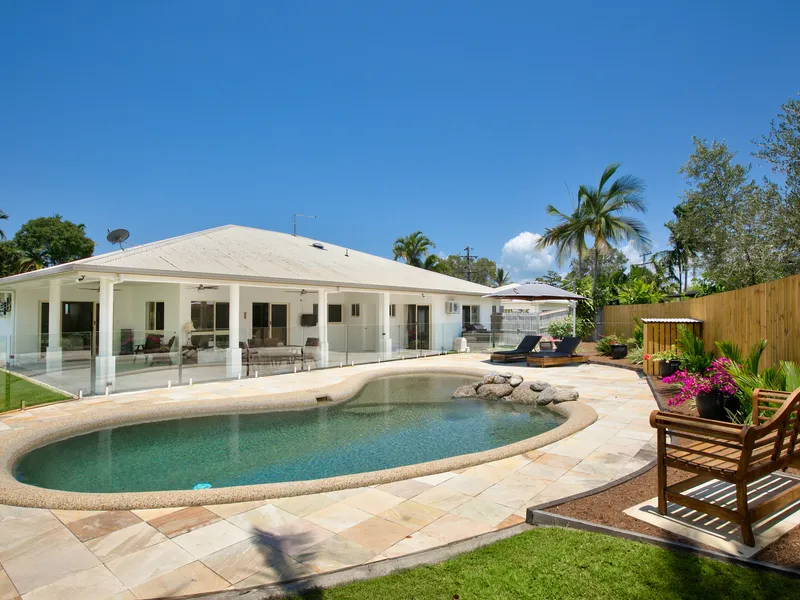 1,282 m2 Land – AND WHAT A HOUSE!