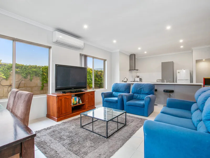 MODERN LIVING WITH ULTIMATE LOCATION - SELL THE CAR !