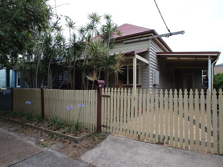 BOOK YOUR VIRTUAL TOUR– SEE THE EASY 5 STEP PROCESS BELOW. Please Register To Receive Your Video Tour Link. Please Do Not Attend The Property.