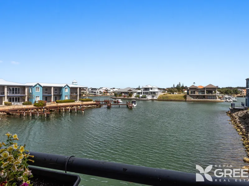 3 x 2 Monterey Bay Apartment on the canals. Partly Furnished, Available until 31st October.