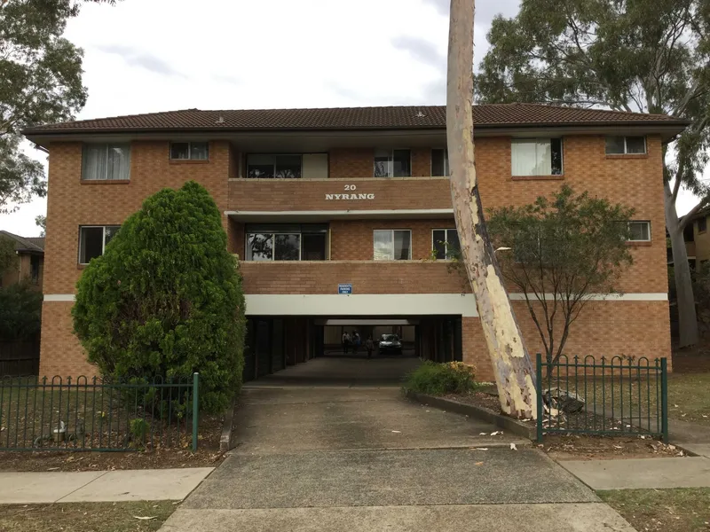 1 WEEK FREE RENT - Front Unit Pleasant Outlook