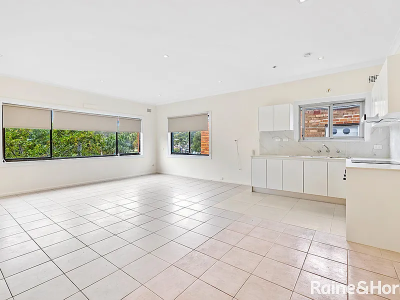 Spacious and Sunny 2 Bedroom Apartment
