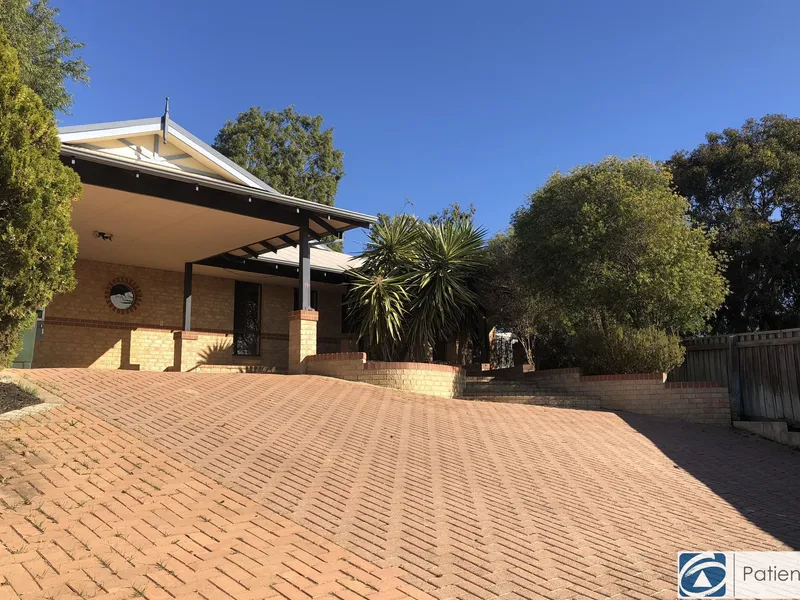 Family Home with A Pool 