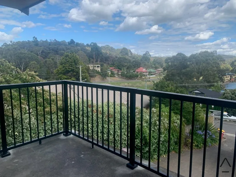 Recently Renovated Modern 2 Bedroom Unit