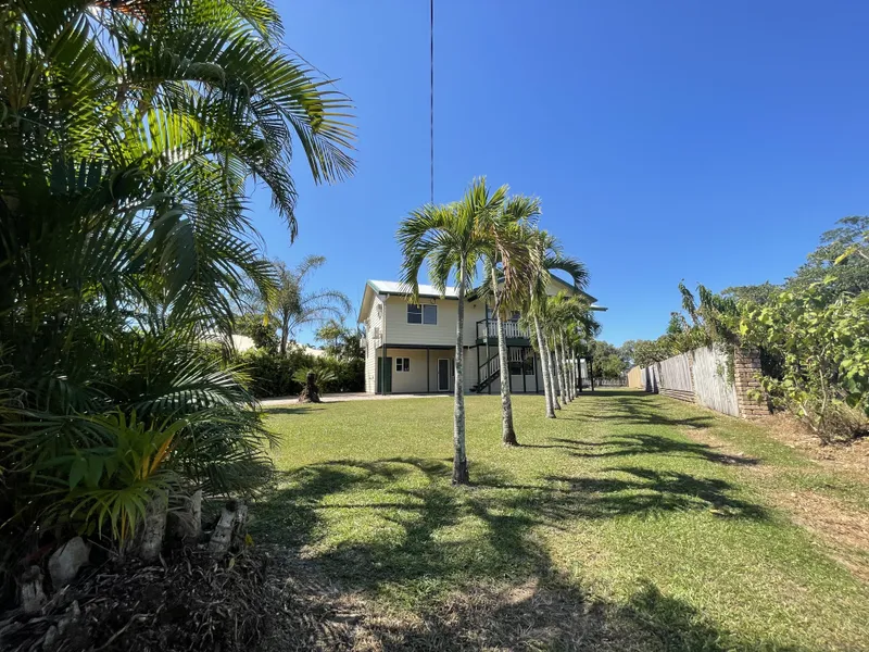 Qlder Style - Dual Living by The Beach !