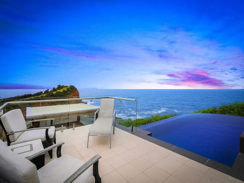 Iconic cliff edge apartment