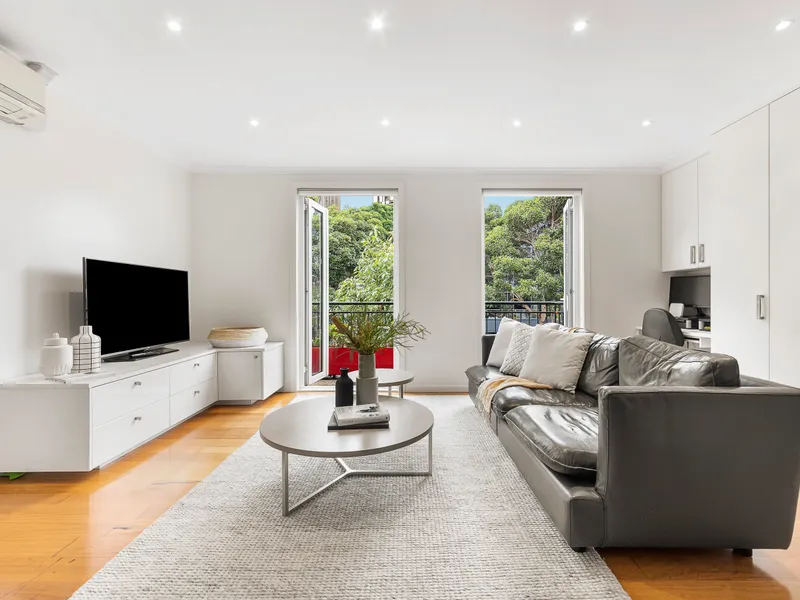 Space, light and modern comfort in Coventry Gardens