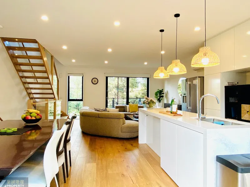 Contemporary Easy-Maintenance Living