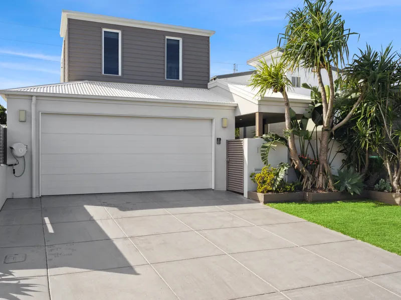 Island Entertainer – 800m to the Beach