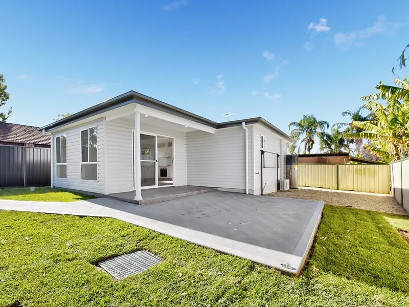 Newly built 2 bedroom granny flat in great location only minutes away from public transport,