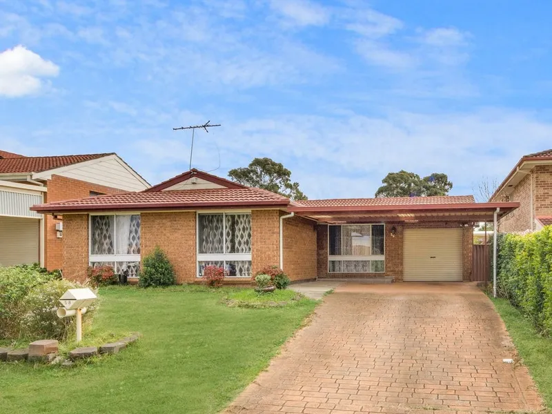 4 BEDROOM HOME IN POPULAR LOCATION!