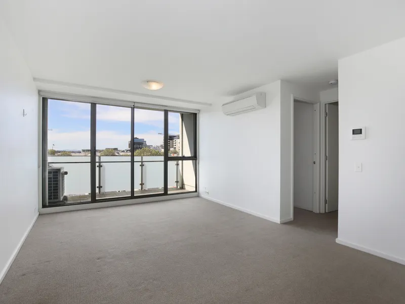 Sunny and Spacious two Bedroom Apartment in Fitzroy