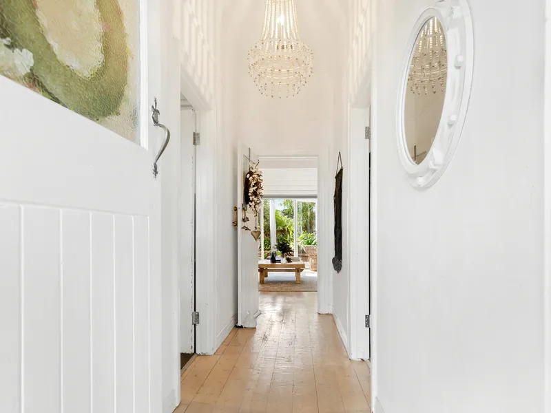 Cottage charm steps from Fisherman's Beach 