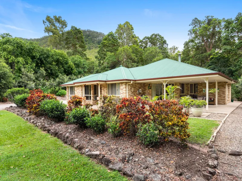Under Offer With Daniel Hooper