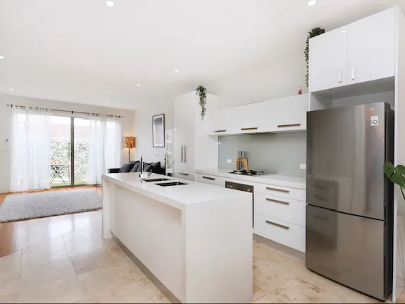 TWO LEVEL INNER CITY LIVING IN SECURE LOCATION