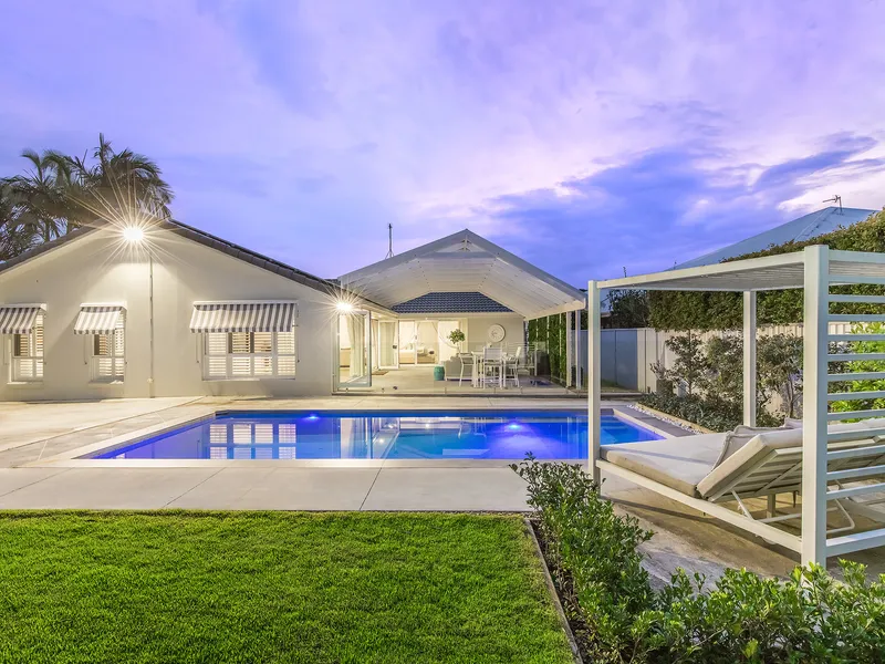 Welcome Home! Escape and relax in this beautiful spacious family home in Ashmore.