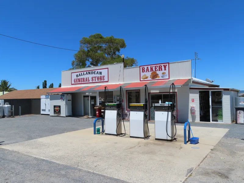 RESIDENCE & GENERAL STORE