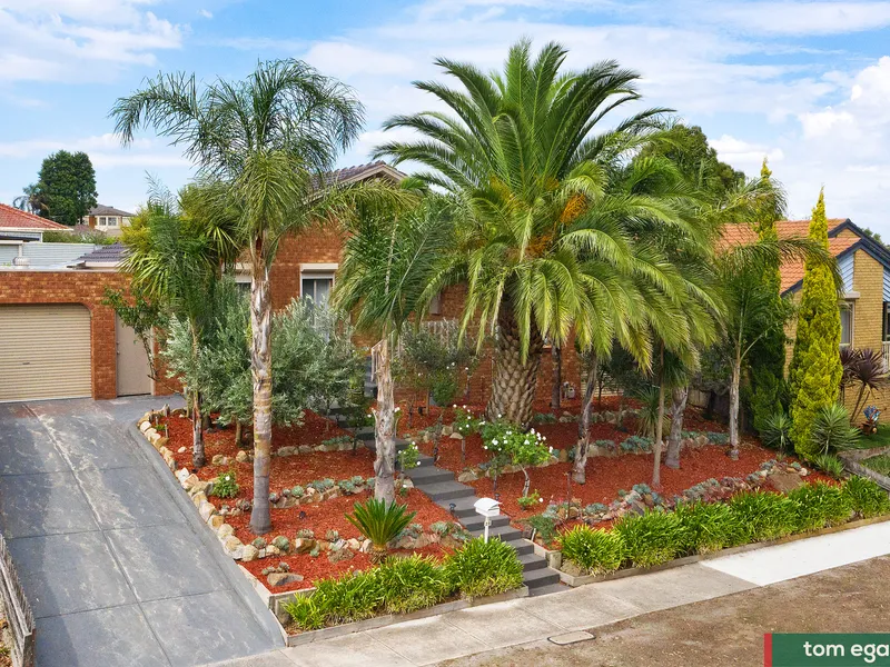 A lovely family home on 598m2. Walk to shops and parklands.