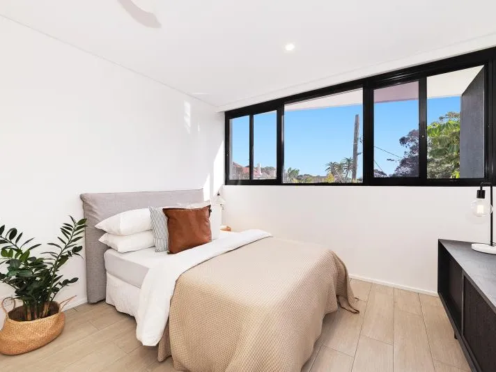 DESIGNER STUDIO APARTMENT IN THE BUSTLING 'SPOT' RANDWICK!