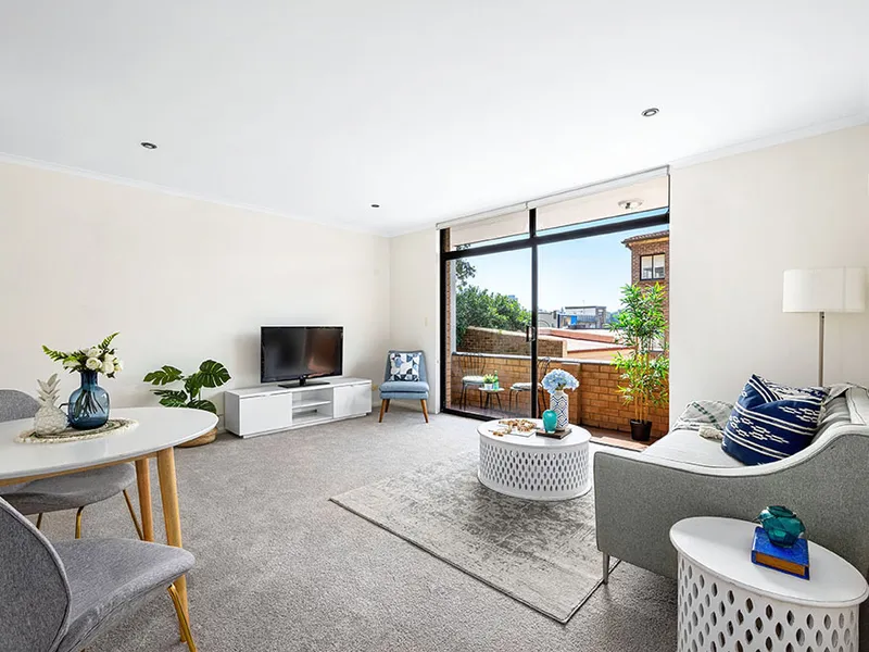 Sunlit North-Facing Apartment With 2 Balconies, Secure Garage & 600m Walk To Coogee Beach