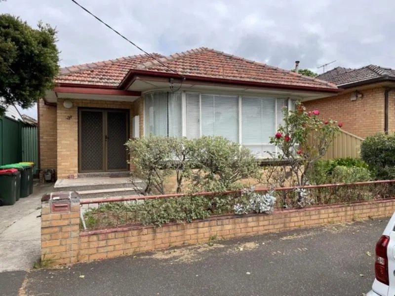 SPACIOUS 3 BEDROOM BRICK HOME IN THE HEART OF BRUNSWICK