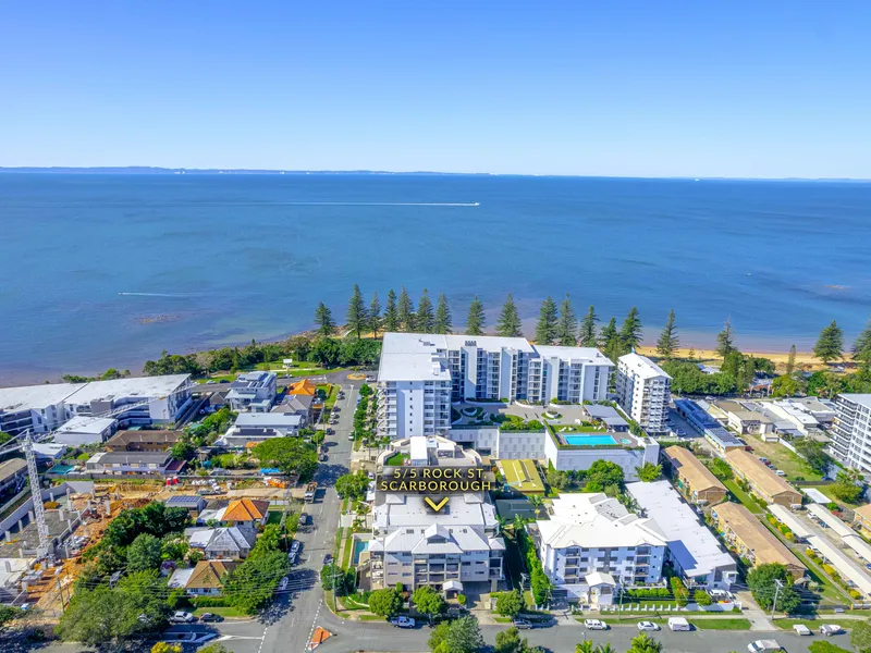 Breezy Lifestyle Apartment Only Metres from the Waterfront