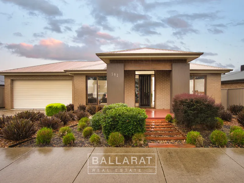 HIGH QUALITY FOUR BEDROOM HOME WITH INDOOR OUTDOOR LIVING