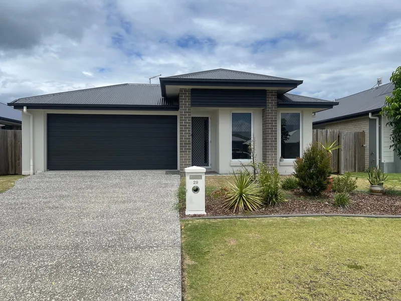 Beautiful Near NEW 4-Bedroom Home in Logan Reserve