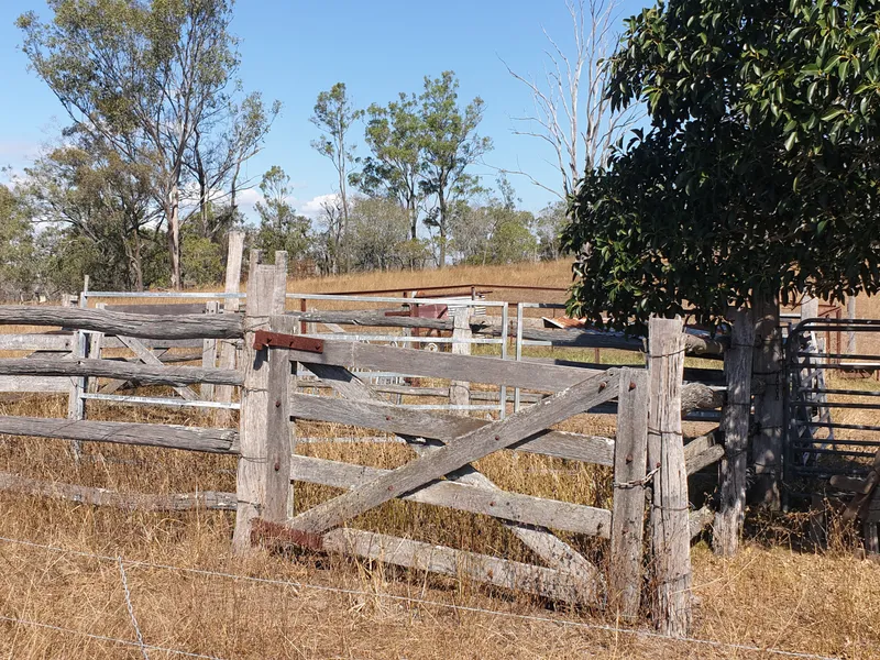 Great country  35+hectares...86+ acres... 5 minutes to town with water!