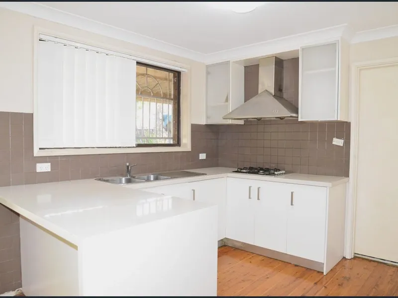 House 4 Bedroom For Lease