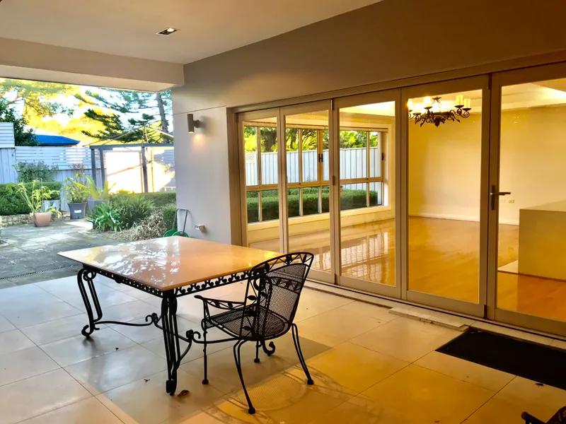 BEAUTIFUL HOME-EAST SIDE-WALK TRAIN/SHOP-KILLARA HIGH