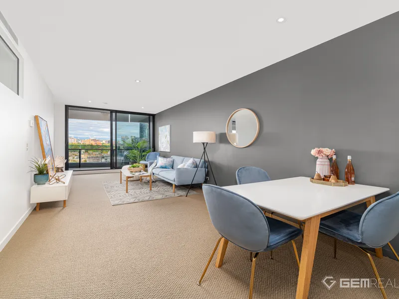 Spacious CBD Sanctuary With Endless Views