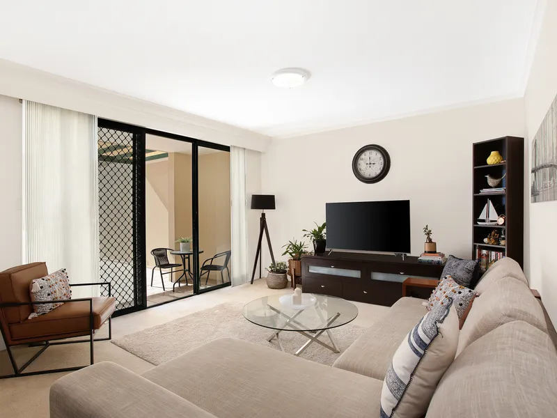 Sundrenched Entertainer in Soughtafter Garden Resort