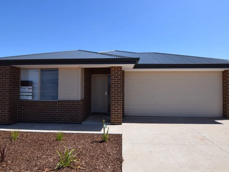 Near new 4 bedroom family home!