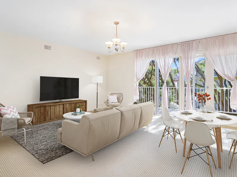 Quiet, leafy and sunny 2 bed apartment halfway between the beach and the shops