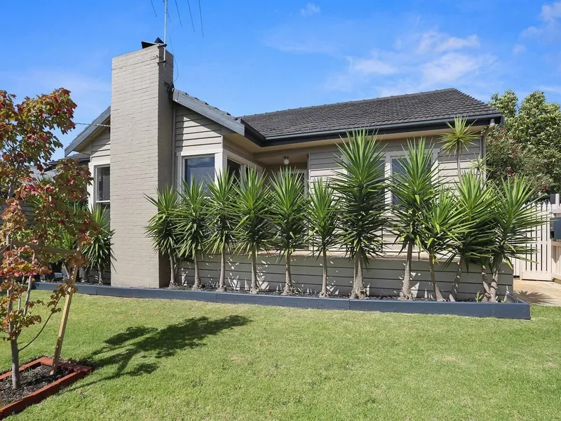 Great Belmont location, close to shops, the ring road and schools.